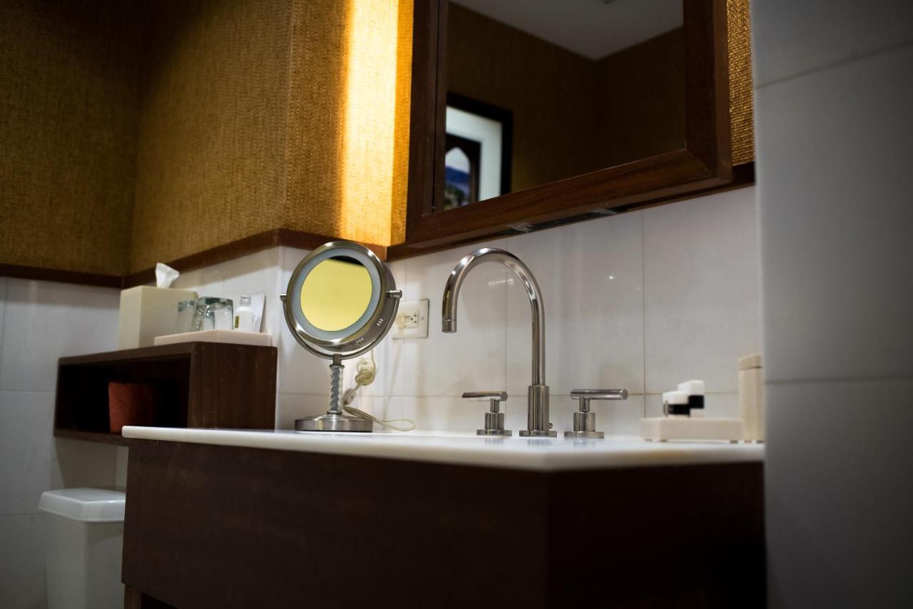 Valencia Santana Row 4* San José